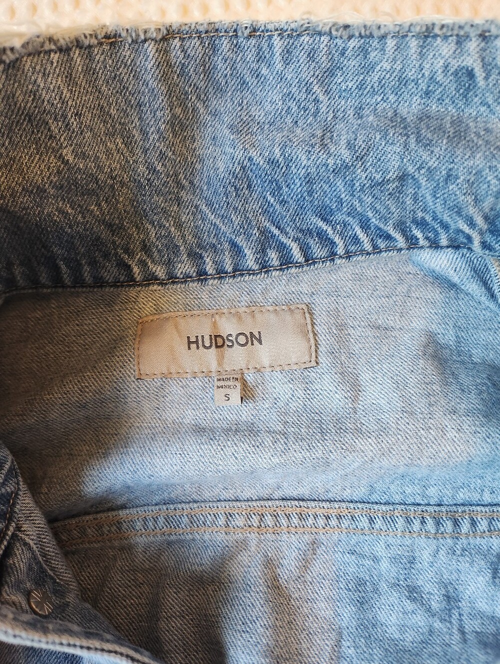 Women's Hudson Distressed Cropped Jean Jacket Size Small - Picture 5 of 8